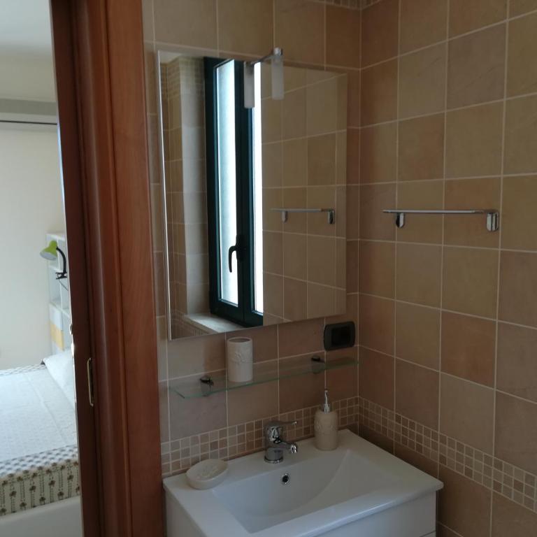 La Collina Capo d'Orlando - Camera Matrimoniale con Bagno Privato e Vista Mare Parziale - 5