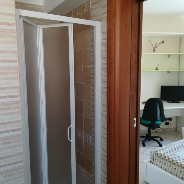 La Collina Capo d'Orlando - Camera Matrimoniale con Bagno Privato e Vista Mare Parziale - 4
