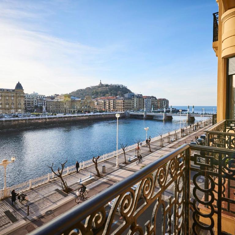 Deluxe Apt-Views to historic Maria Cristina Hotel - Apartamento con vistas al mar - 11
