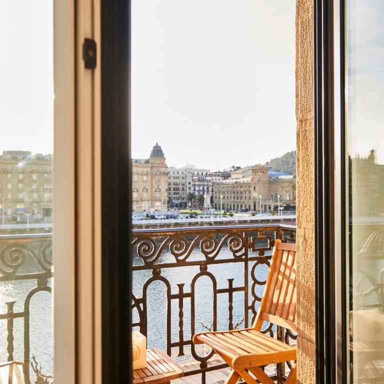 Deluxe Apt-Views to historic Maria Cristina Hotel - Apartamento con vistas al mar - 12