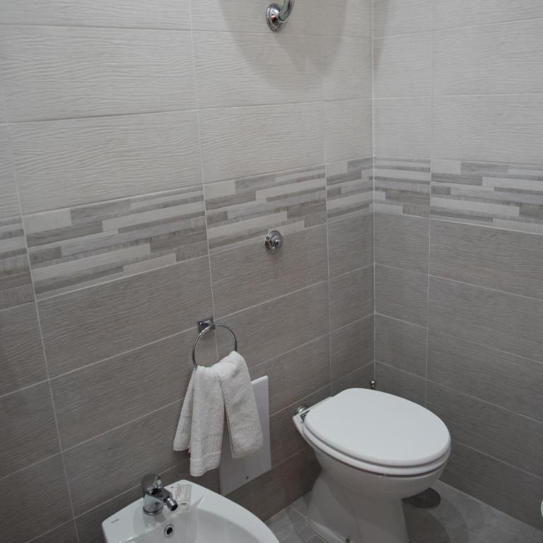 AreA DomuS - Camera Matrimoniale con Bagno Privato - 40