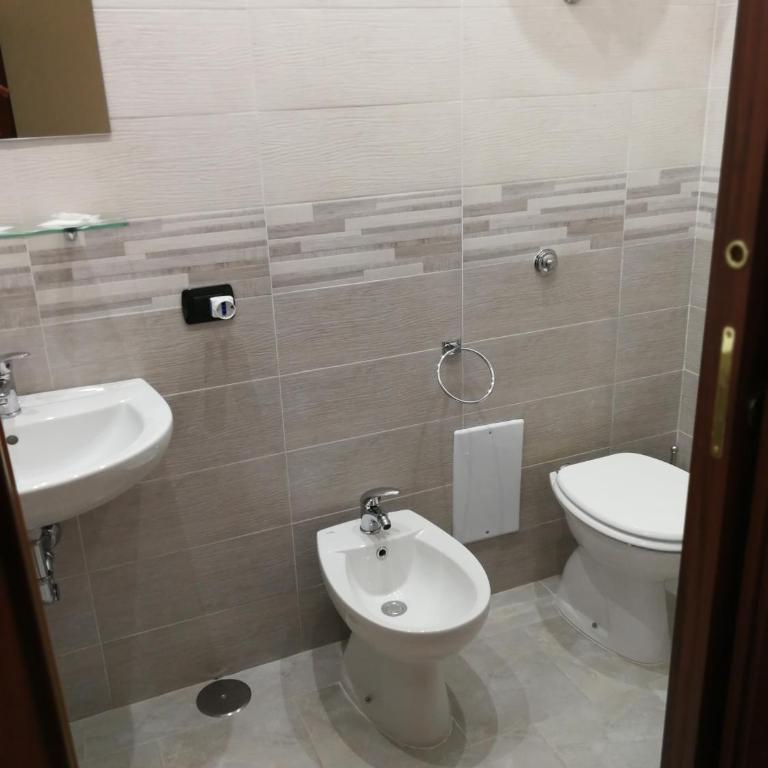 AreA DomuS - Camera Matrimoniale con Bagno Privato - 38