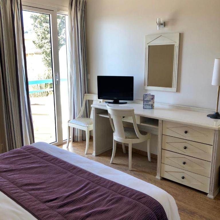 Hôtel Méditerranée - Chambre Double - Vue Latérale sur Mer - Premier Étage - 3