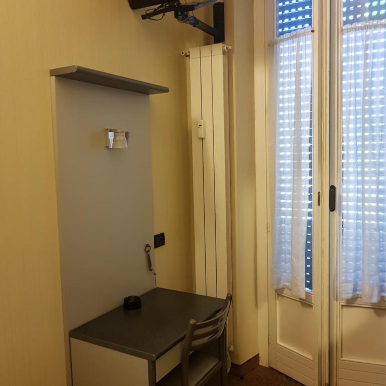 Hotel Ada - Camera Singola con Bagno in Comune - 2