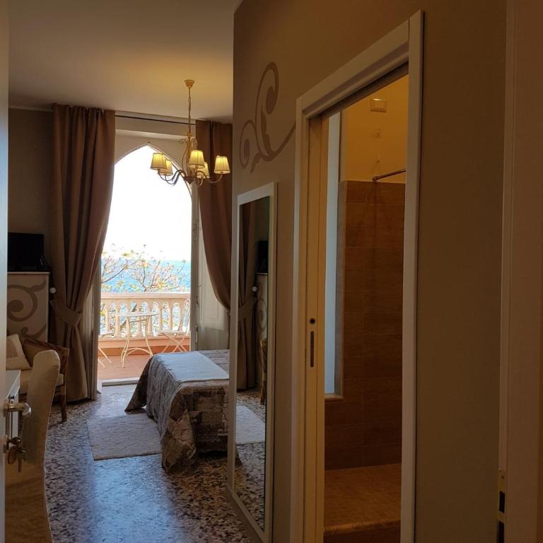 B&B Villa Raineri - Camera Matrimoniale con Vista Mare - 1