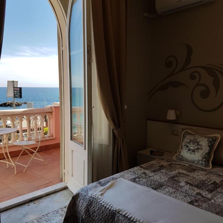 B&B Villa Raineri - Camera Matrimoniale con Vista Mare - 6