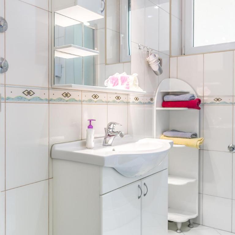 Kalanj Apartmani I Sobe - Studio sa Bračnim Krevetom (King-size) - 11