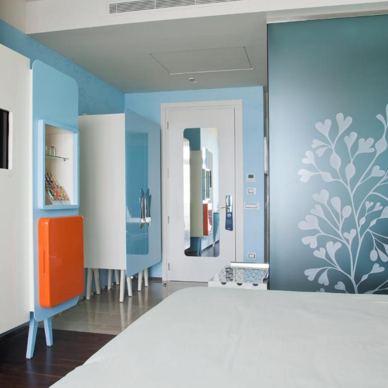 JR Hotels Bari Grande Albergo delle Nazioni - Camera Matrimoniale con Vista Mare - 4