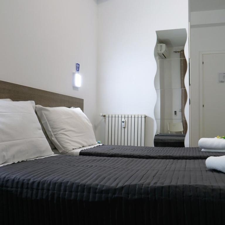 Tiburtina Royal Suites - Camera Matrimoniale con Balcone - 26