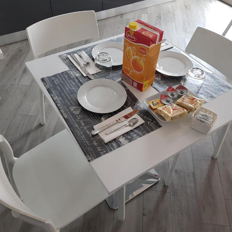 La Lira - Double Room with Private Bathroom and Balcony - 9