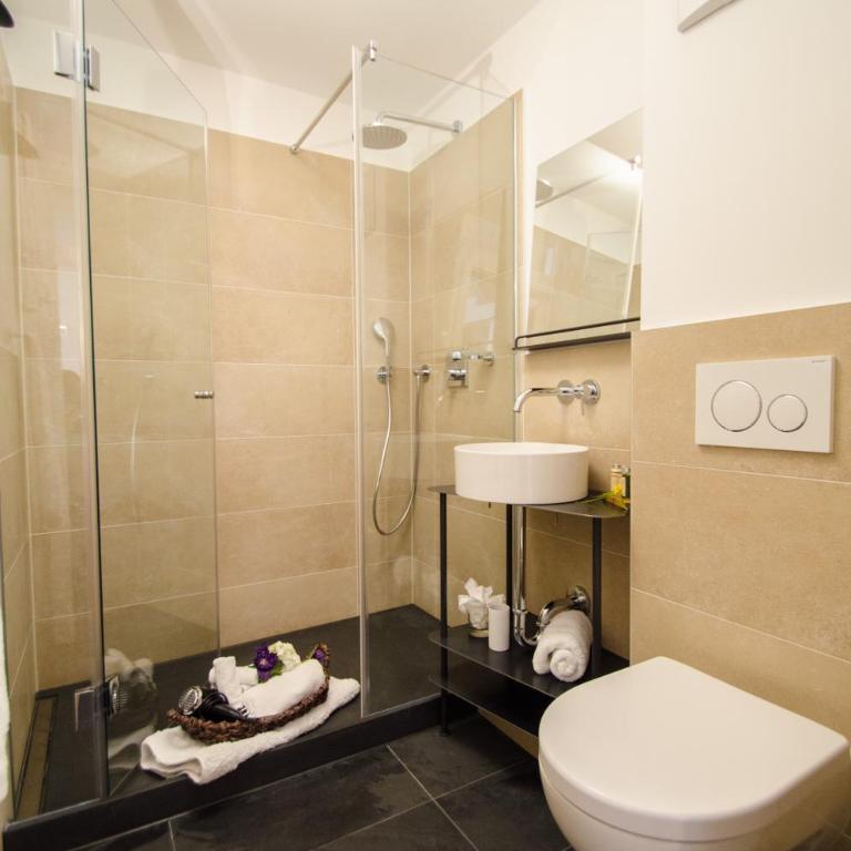 Feriendomizil "Zum Grauen Wolf" - Exklusive Ferienwohnungen im Herzen der Insel Lindau - Two-Bedroom Apartment - 2