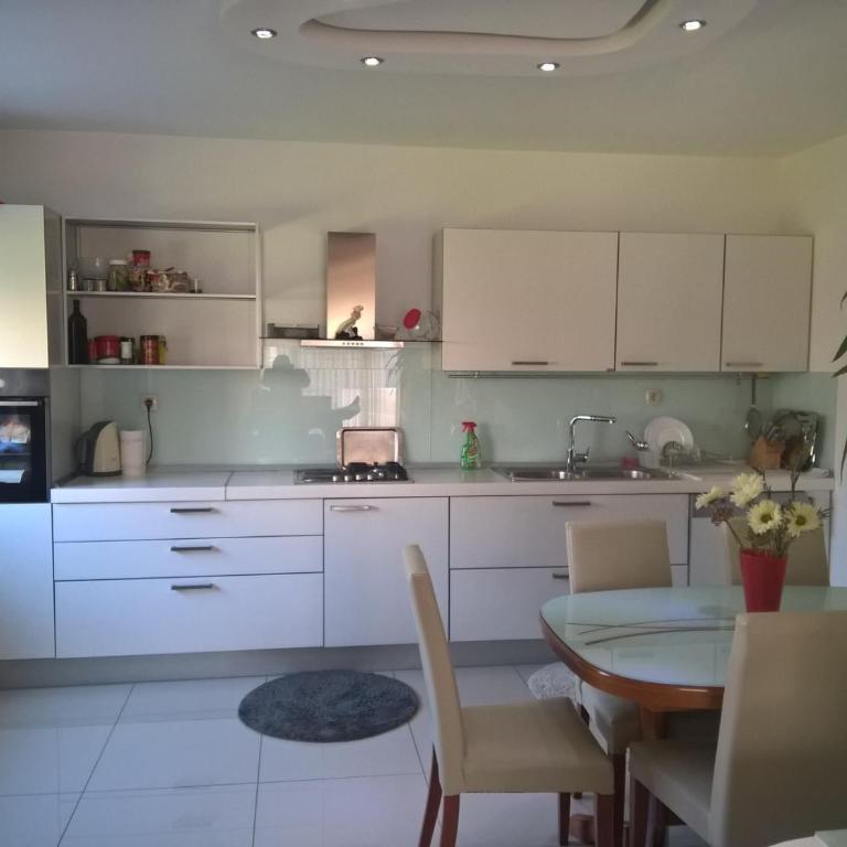 Guest House NO 13 - Three-Bedroom Apartment - 18