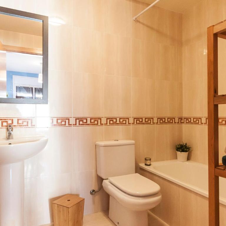 Lets Holidays NICE AND CENTRIC APARTMENT IN TOSSA - Apartamento de 3 dormitorios - 9
