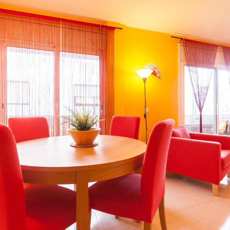 Lets Holidays NICE AND CENTRIC APARTMENT IN TOSSA - Apartamento de 3 dormitorios - 2