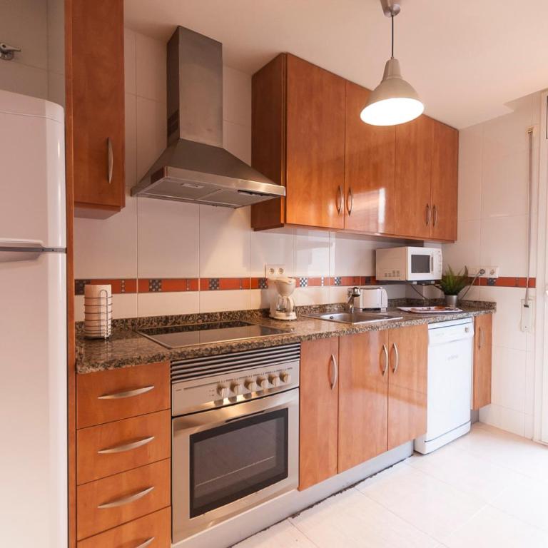 Lets Holidays NICE AND CENTRIC APARTMENT IN TOSSA - Apartamento de 3 dormitorios - 7