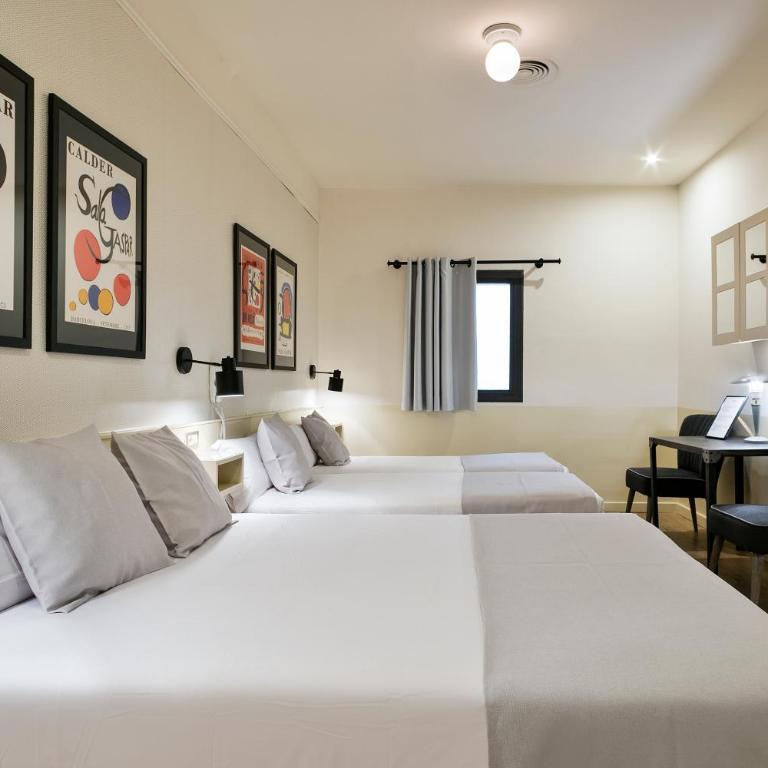 Hotel El Call - Twin Room with Extra Bed - 3