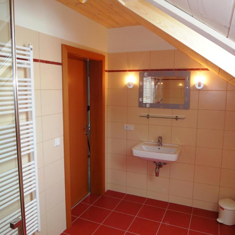 Ferienhof Gindl, Gästehaus Gindl und Pferdehof - Apartment mit Balkon - 1