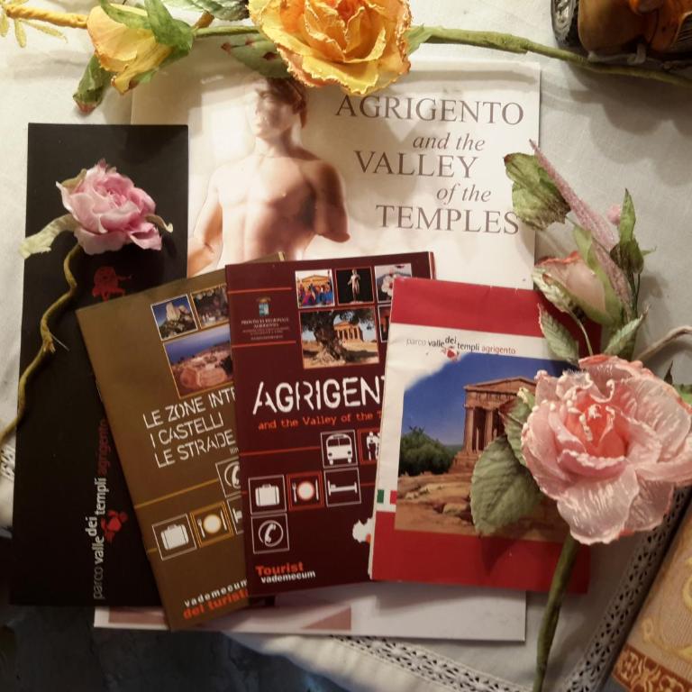 B&B Le 4 Stagioni - Camera Matrimoniale con Bagno in Comune e Balcone - 20