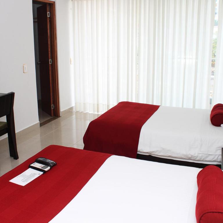 Hotel Florencia Plaza - Family Room - 7