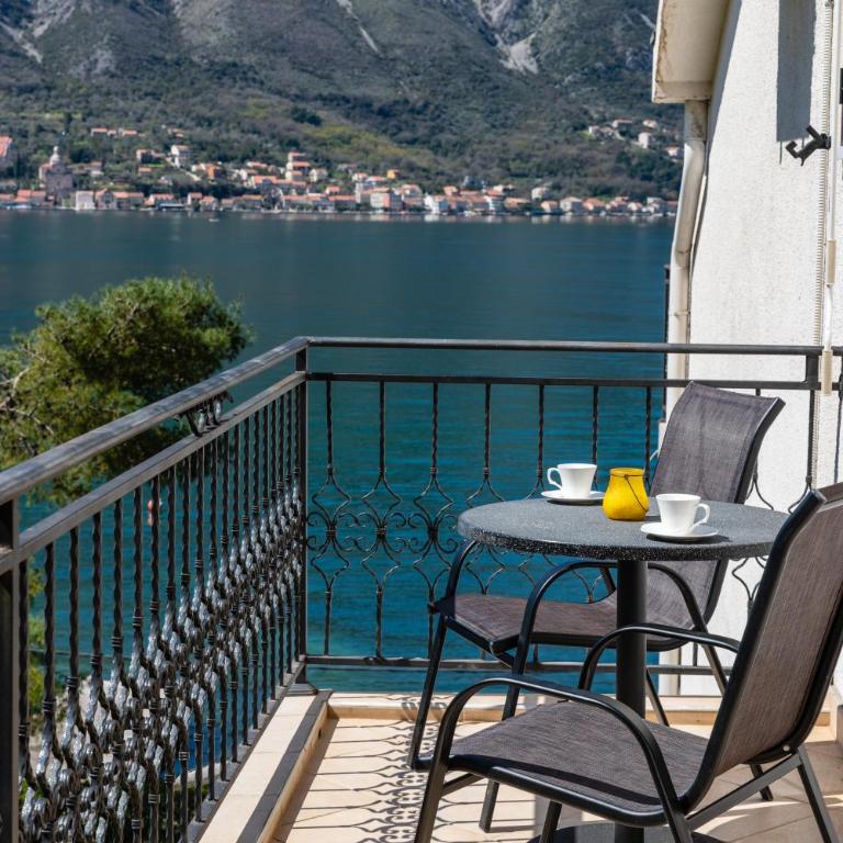 Apartments Miramar - One-Bedroom Apartment with Balcony and Partial Sea View - 5
