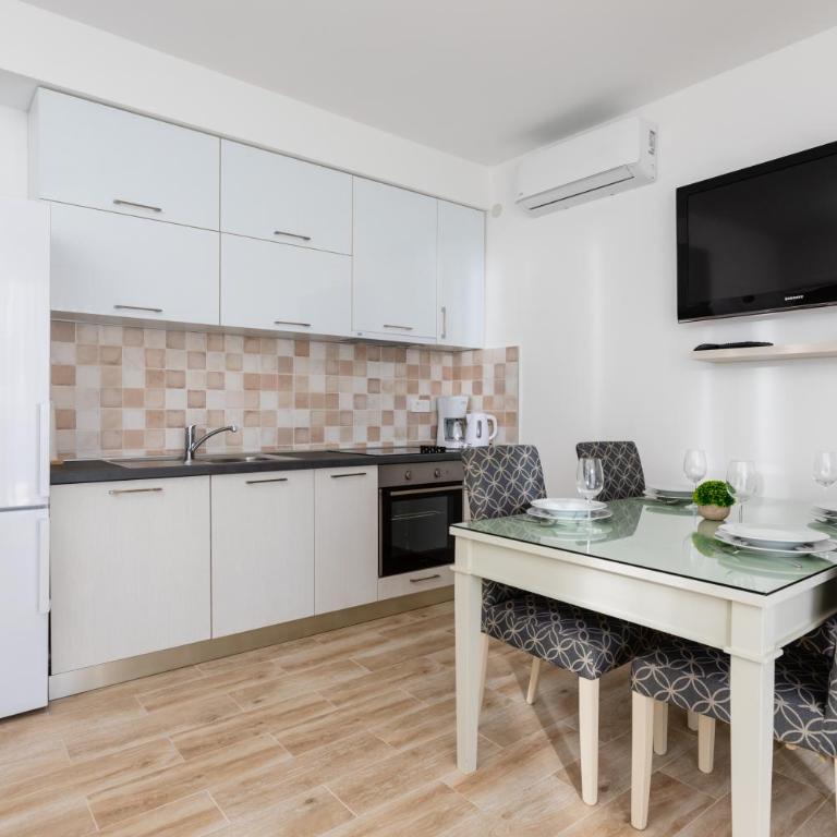 Apartments Miramar - Two-Bedroom Apartment - 14