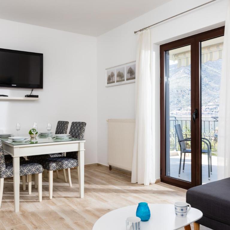 Apartments Miramar - Two-Bedroom Apartment - 17