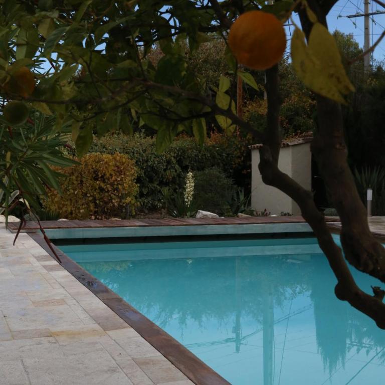 Superbe villa de charme avec piscine chauffée - Maison de Vacances - 13