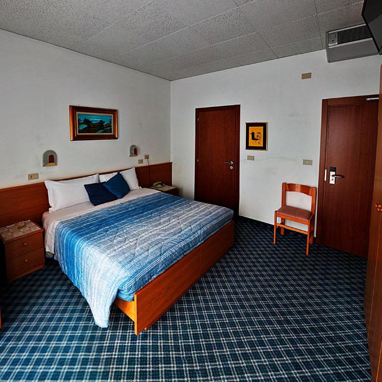 Hotel La Piroga - Camera Matrimoniale con Balcone e Vista Lago - 5
