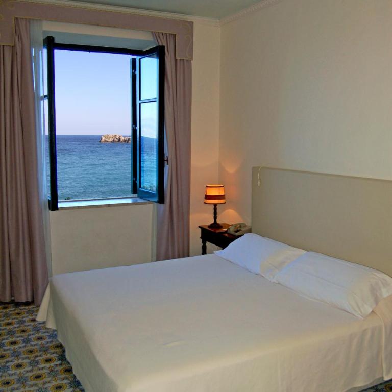 Hotel Lido Mediterranee - Standard Double or Twin Room with Sea View - 5