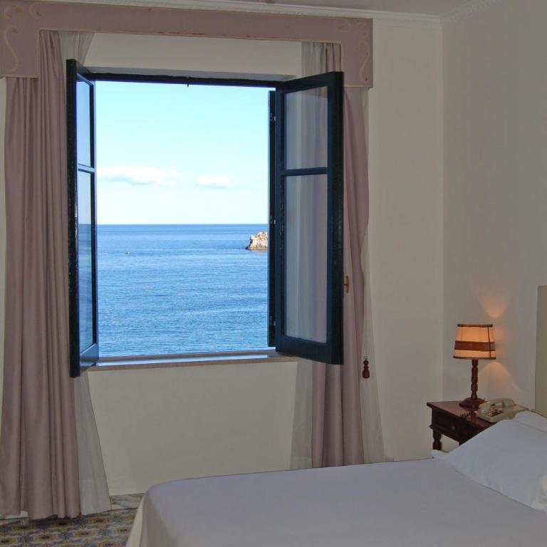 Hotel Lido Mediterranee - Standard Double or Twin Room with Sea View - 4