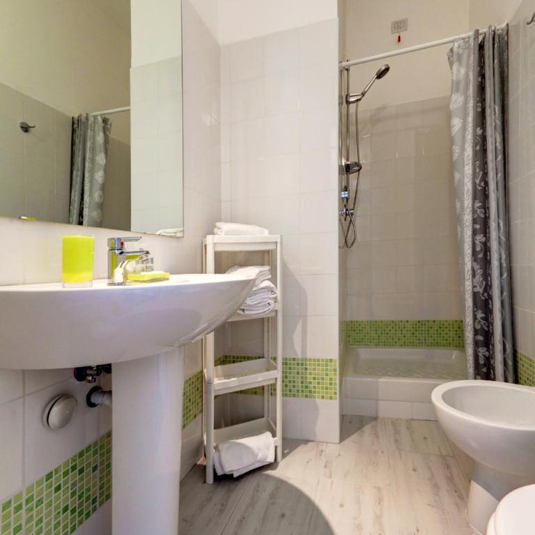 Pianeta Roma 62 - Camera Tripla con Bagno Privato - 10