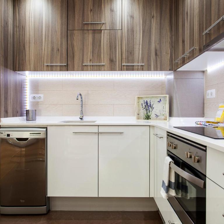 1324 - OLYMPIC DELUXE - Three-Bedroom Apartment - 9