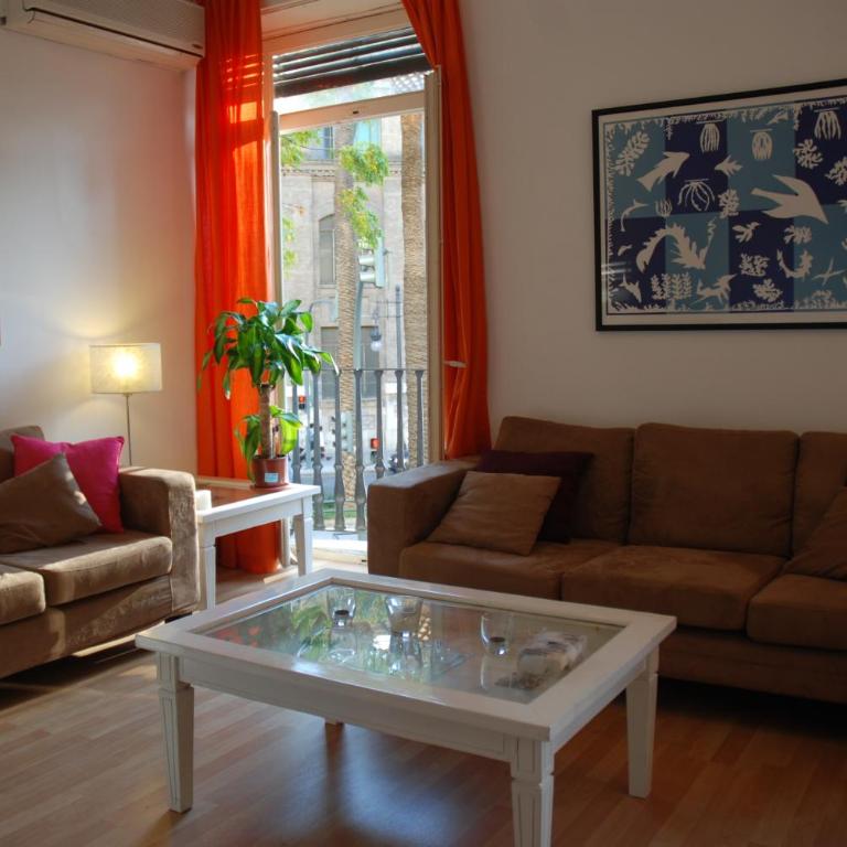 Reino de Valencia Apartments - Three-Bedroom Apartment - 8