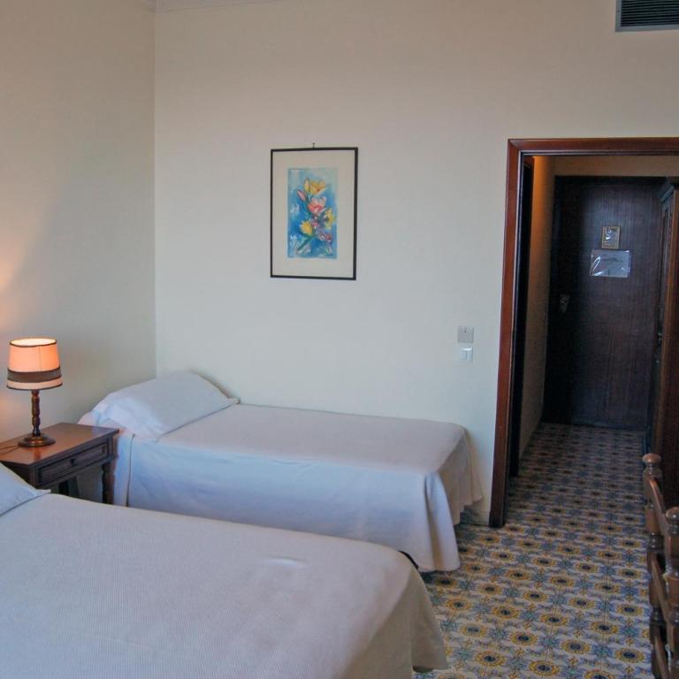 Hotel Lido Mediterranee - Economy Triple Room with Sea View - 5