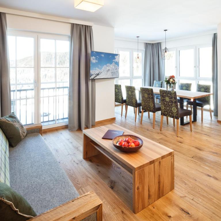 Hotel Almschlössl & Schrotteralm - Ferienwohnung mit 3 Schlafzimmern, Balkon und Panoramablick - 3