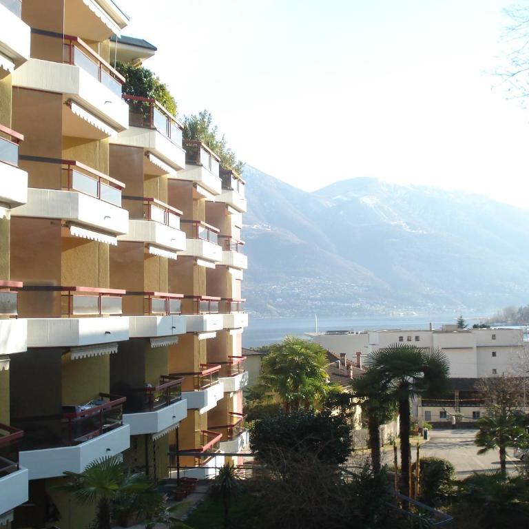 Apart Holidays - Residenza Flora - Appartamento con 2 Camere da Letto (6 Adulti) - 2