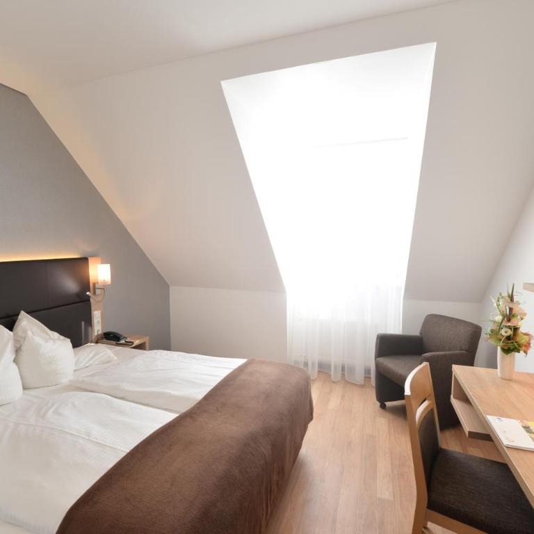 Ringhotel Loew's Merkur - Double Room - 10