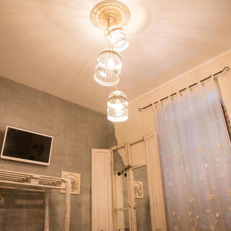 Mancini Shabby House - Camera Matrimoniale con Bagno Privato Esterno - 2