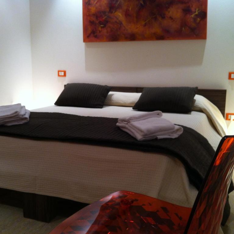 Romeo Design Rooms - Camera Matrimoniale - 8