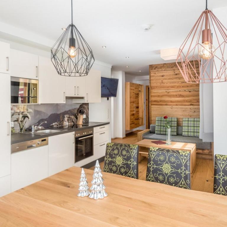 Hotel Almschlössl & Schrotteralm - Deluxe Ferienwohnung mit Balkon und Panoramablick - 4