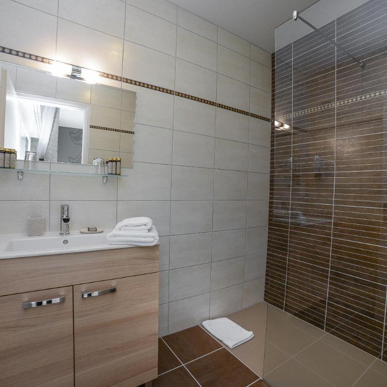 Novalaise Plage - Chambre Double Deluxe avec Balcon - 14