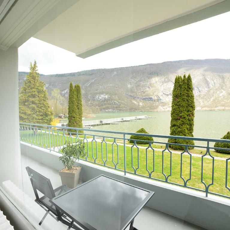Novalaise Plage - Chambre Double Deluxe avec Balcon - 13