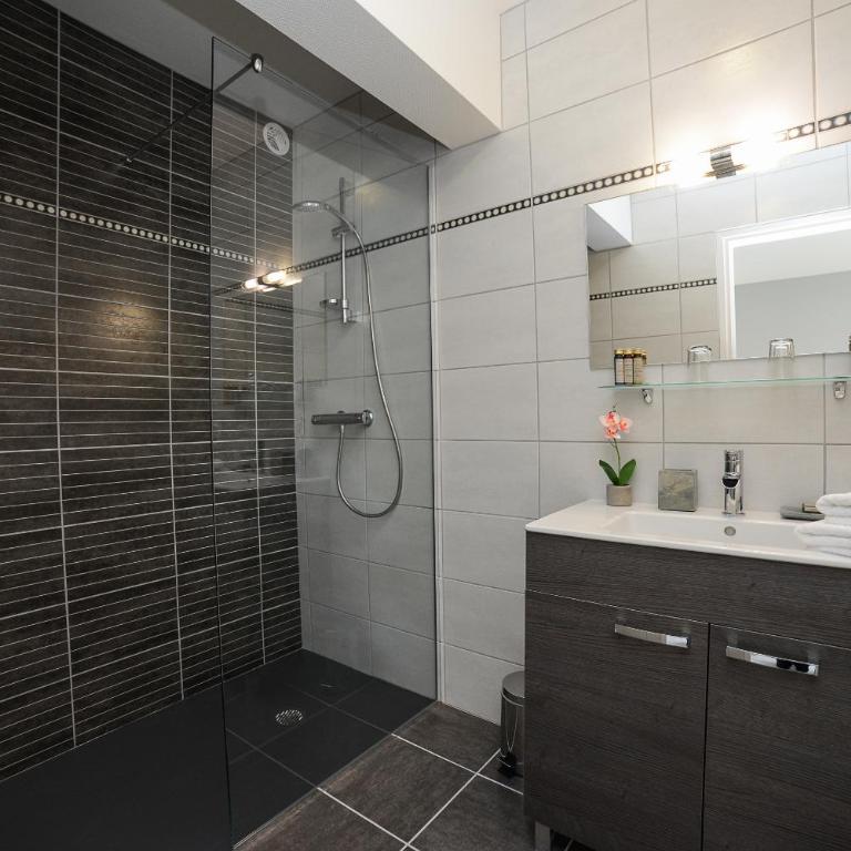 Novalaise Plage - Chambre Double Deluxe avec Balcon - 10