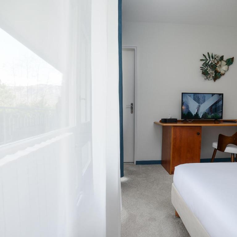 Novalaise Plage - Chambre Double Deluxe avec Balcon - 8
