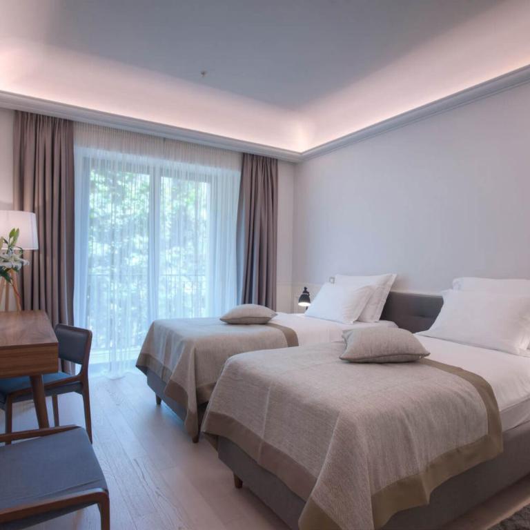 Hotel Majestic - Dvokrevetna Soba s Bračnim Krevetom/2 Zasebna Kreveta i Pogledom na Grad - 7