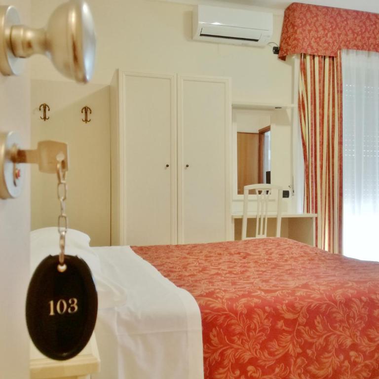 Gold Hotel - Camera Matrimoniale Comfort - 5