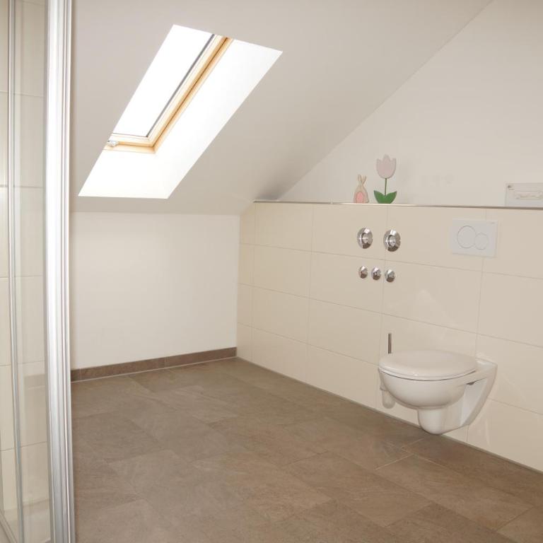 Seehotel und Appartements Schnöller - Doppelzimmer mit Gemeinschaftsdusche und -WC - 1