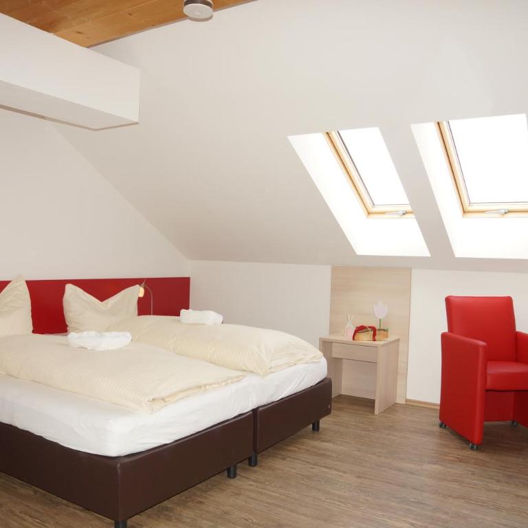 Seehotel und Appartements Schnöller - Doppelzimmer mit Gemeinschaftsdusche und -WC - 2