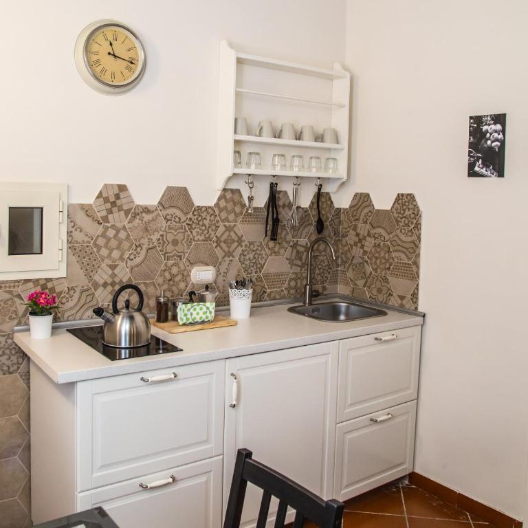 Domus Donnaregina Apartments - Deluxe Apartment - 4