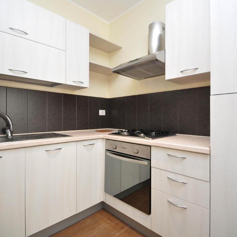 Felicity Residence - Appartamento con 2 Camere da Letto (5 Adulti) - 8